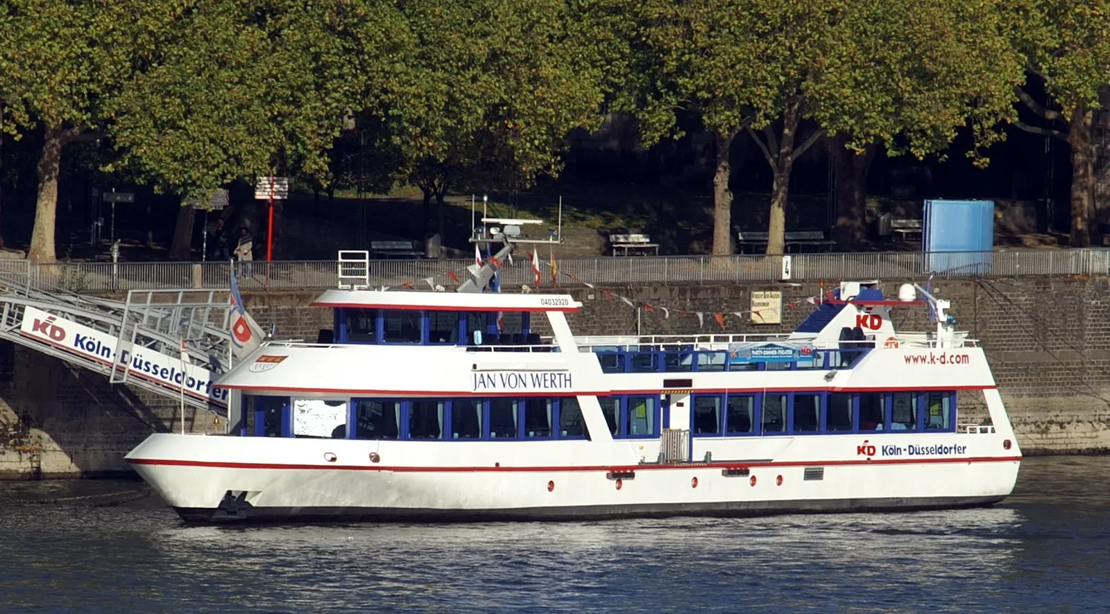 Schifffahrt auf dem Rhein bei Köln