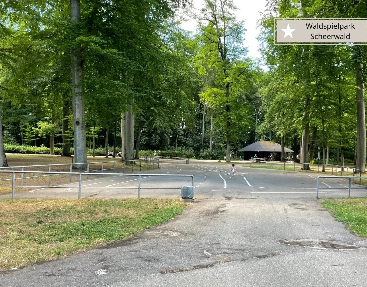 beste Spielplätze in Frankfurt - Waldspielplatz Scheerwaldmit Verkehrsübungsplatz