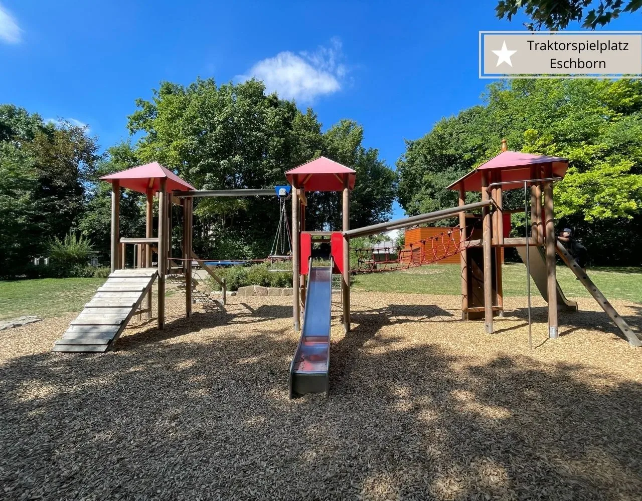 beste Spielplätze in Frankfurt und Umgebung - Traktorspielplatz Eschborn Klettergerüst