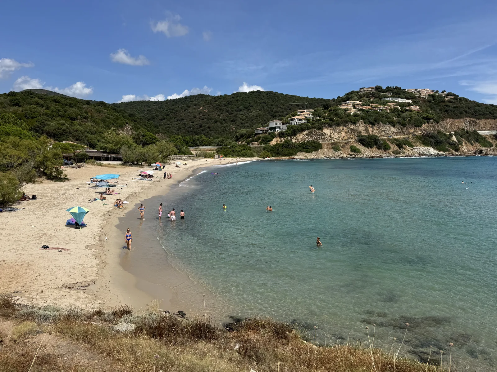 Türkises, klares Wasser an der Nachbarbucht Villata Richtung San Ciprianu