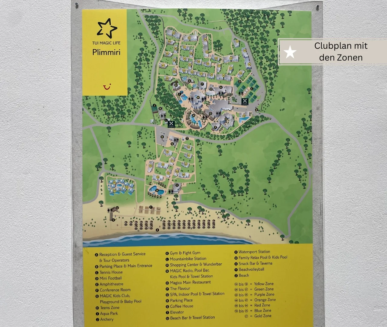 Lageplan des Clubs mit den farbig markierten Zonen Blau, Rot, Yellow, Purple, Orange, Green und Gold