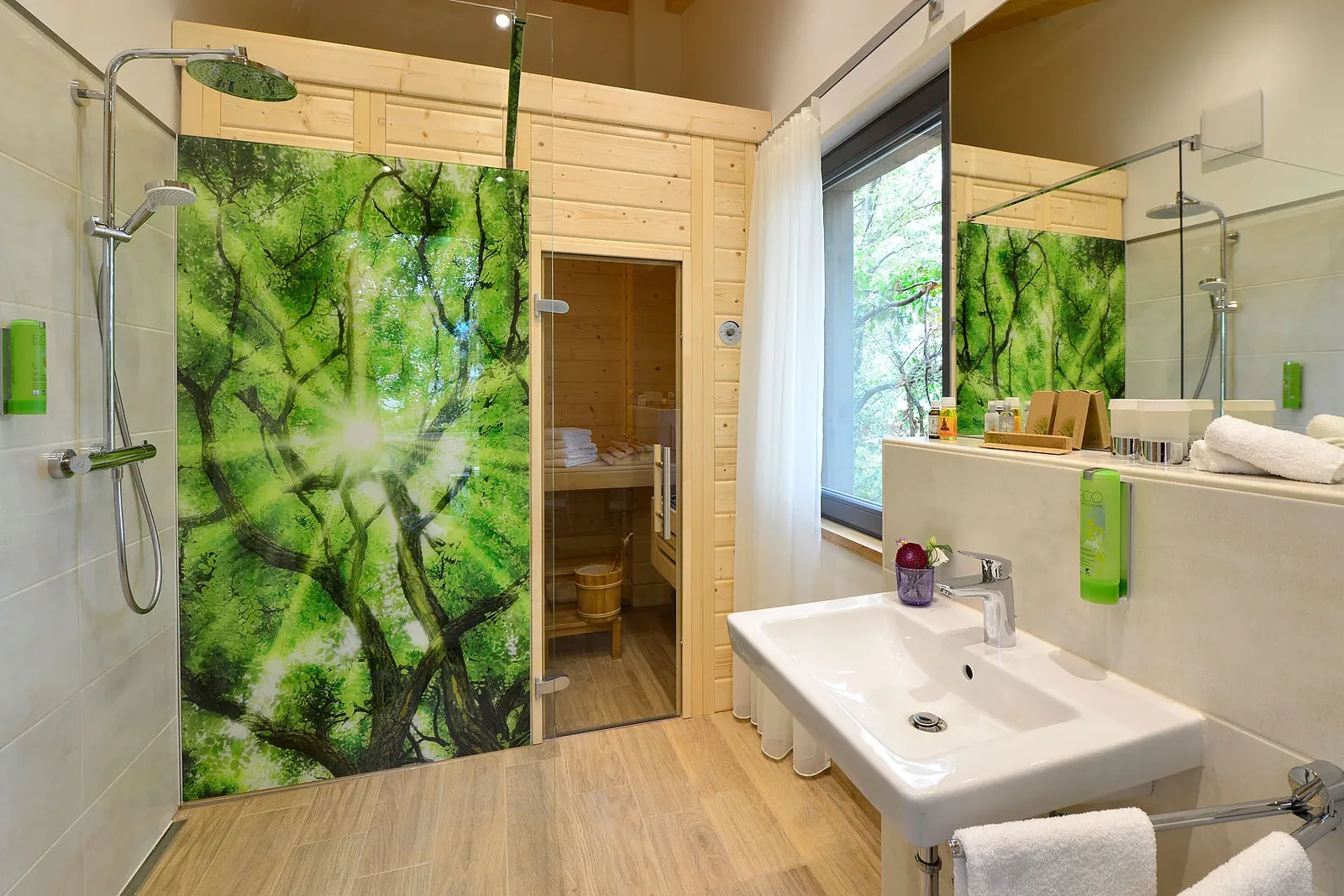 Baumhaushotels in NRW mit Kindern - Baumchalets Neuss mit Sauna