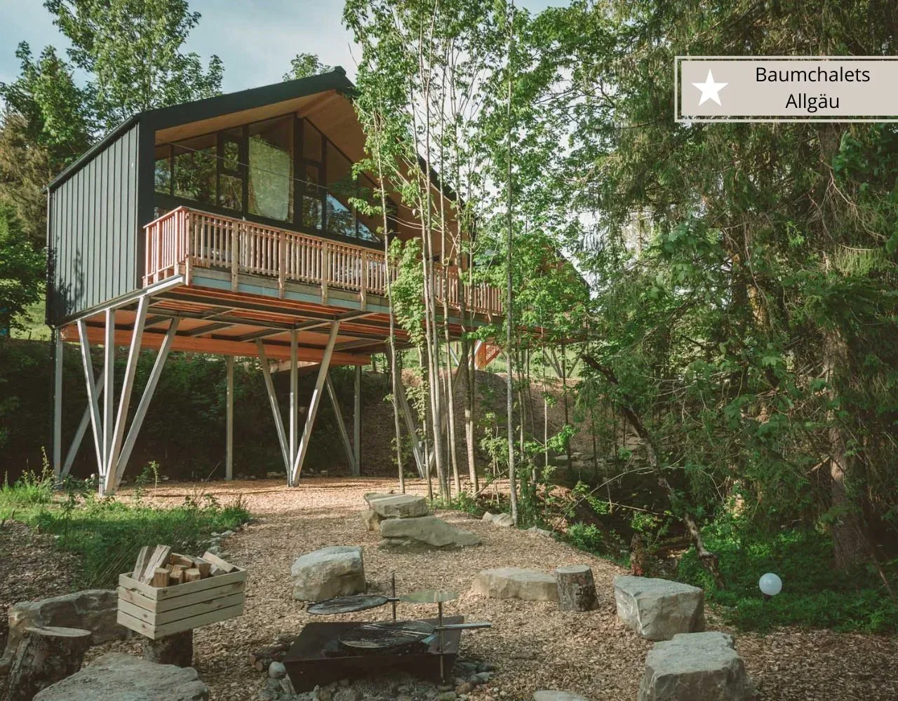 Die Top Baumhaushotels Bayern - Baumchalets Allgäu mit Feuerstelle
