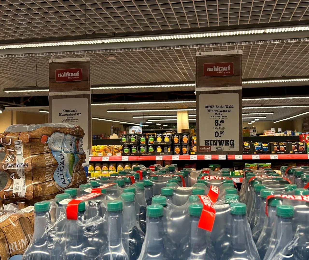 Regale im Supermarkt des Center Parcs Park Allgäu