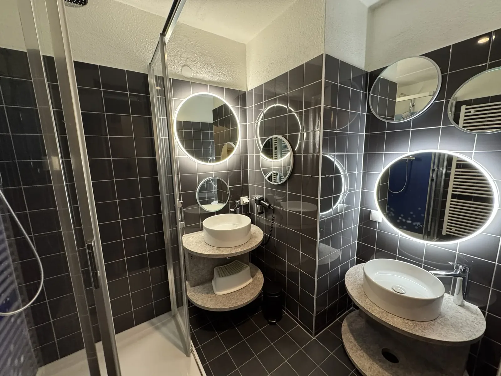 Badezimmer im Naturwunder-Ferienhaus des Center Parcs Eifel