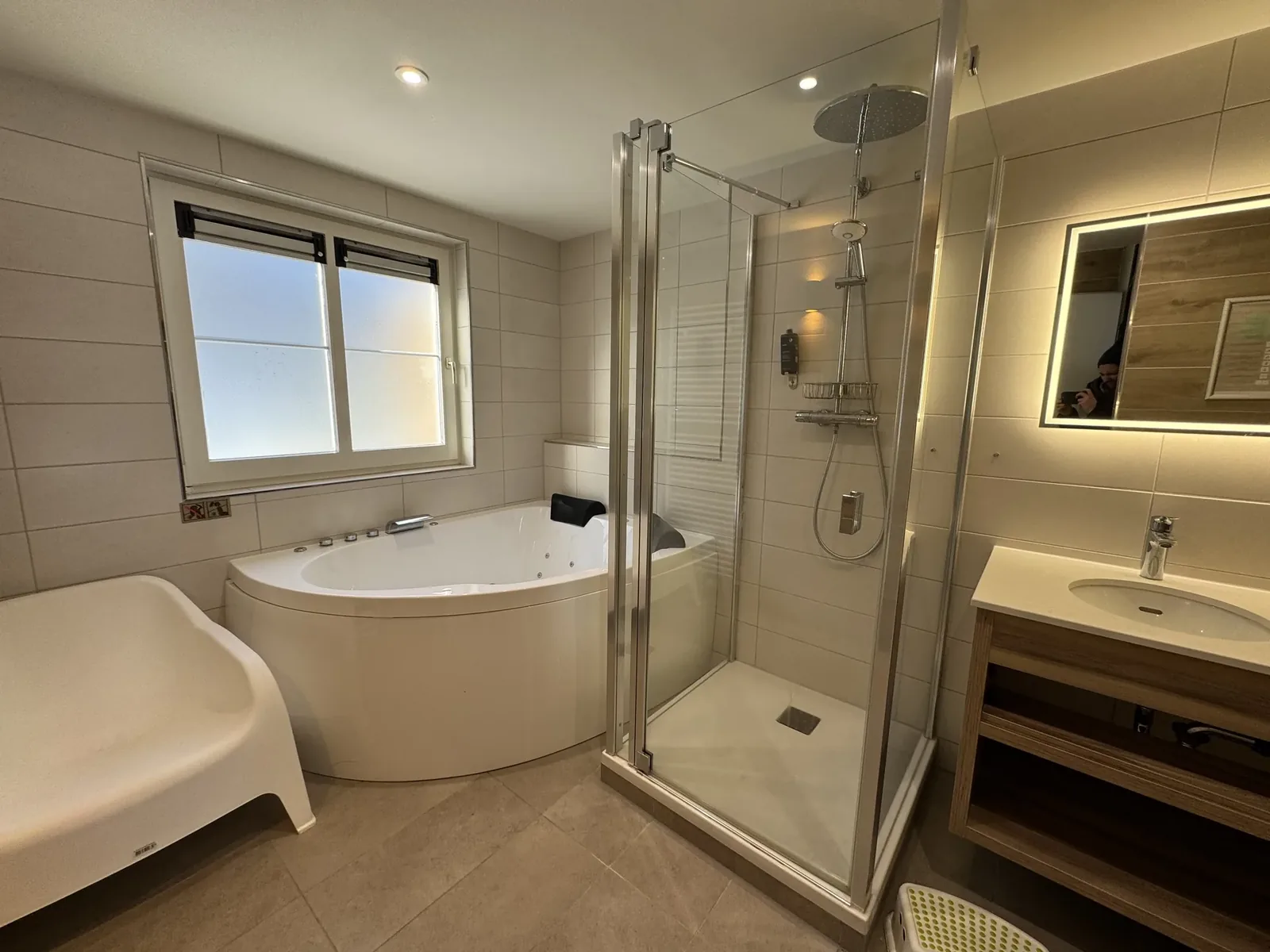 Badezimmer eines VIP-Ferienhauses im Center Parcs Eifel