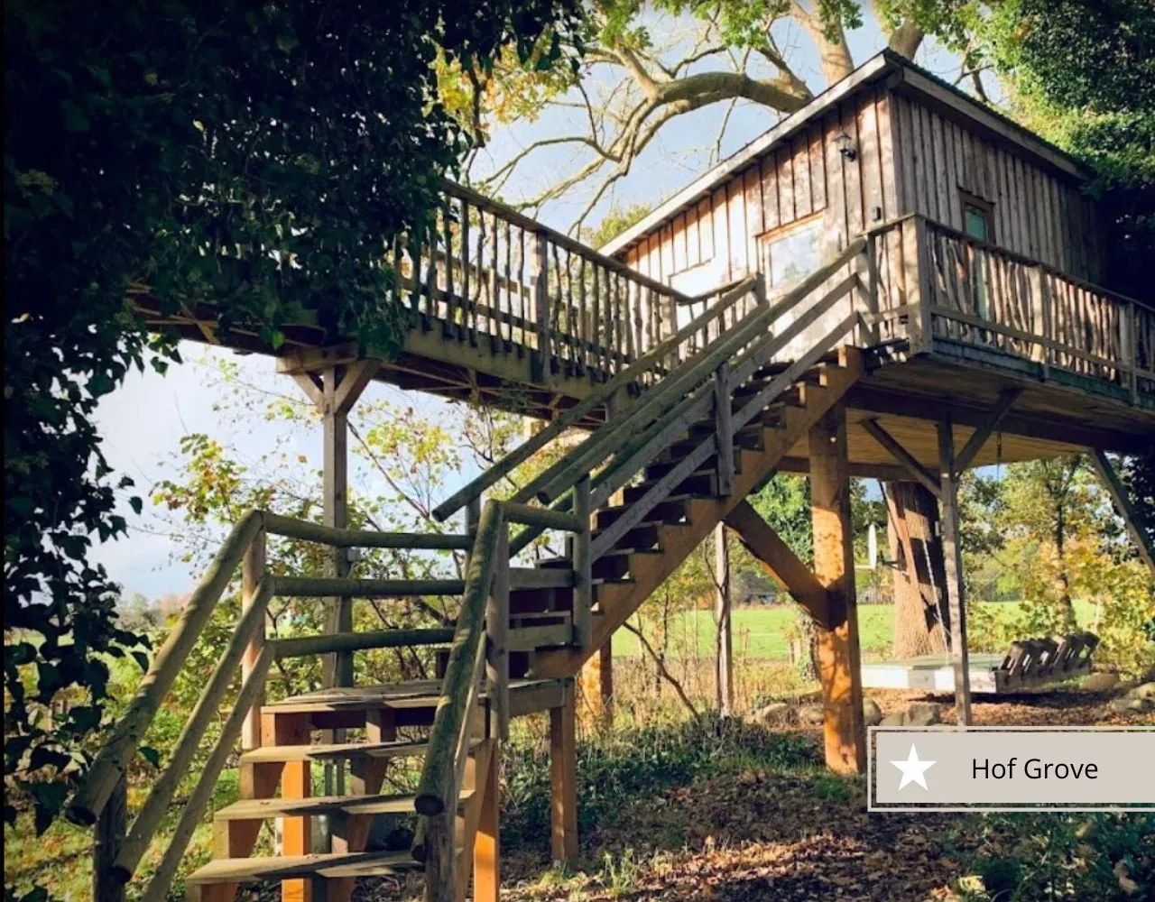 Titelbild unseres Beitrags über das Baumhaushotel Hof Grove im Weserbergland