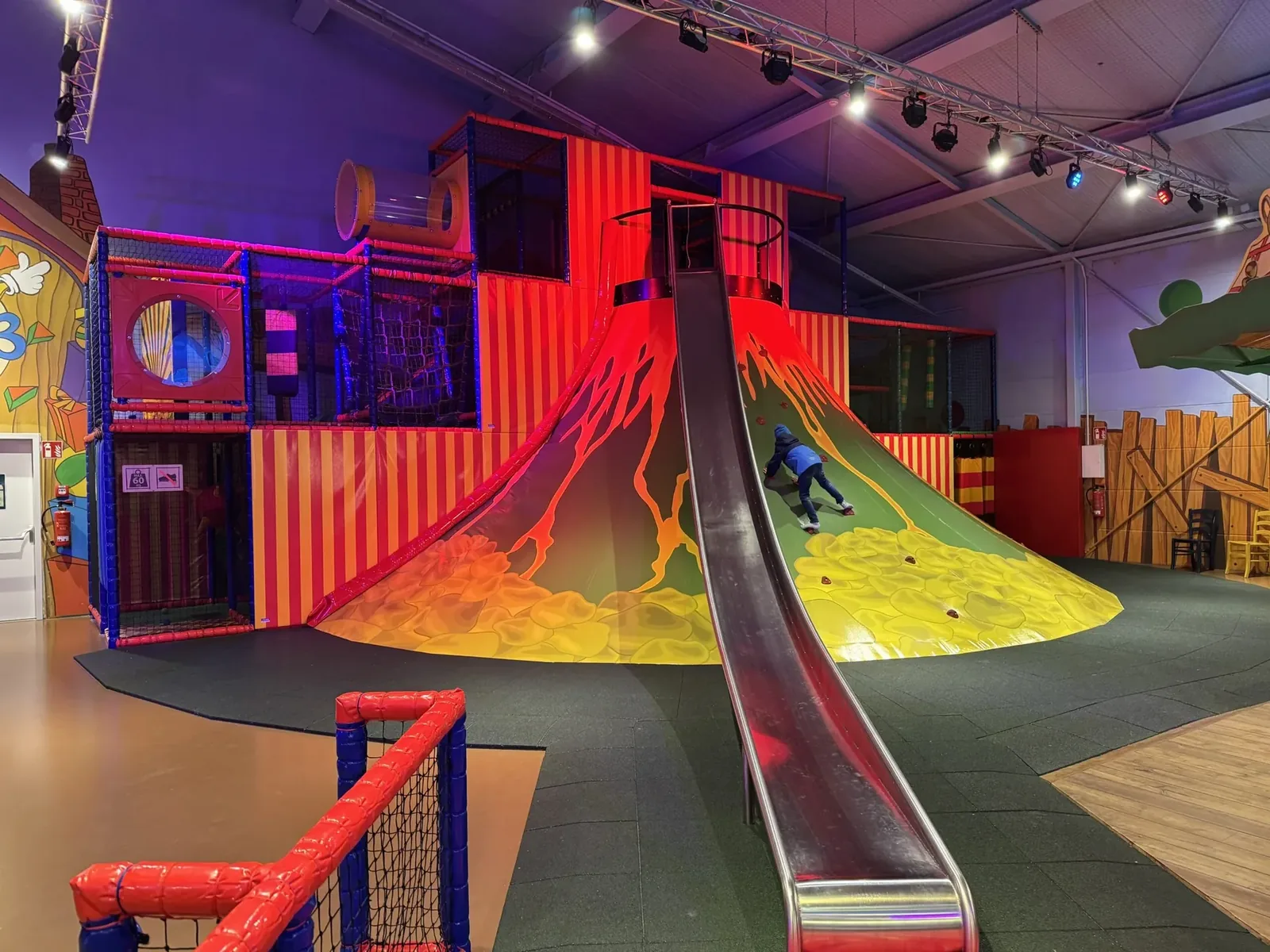 Rutschvulkan in der BALUBA Indoor-Spielwelt im Center Parcs Eifel