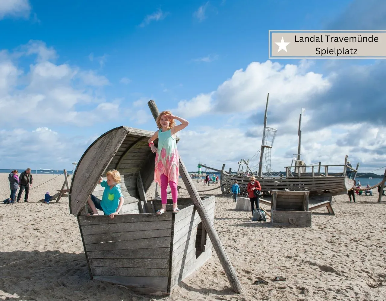Der Spielplatz in Travemünde gegenüber vom Landal Ferienpark