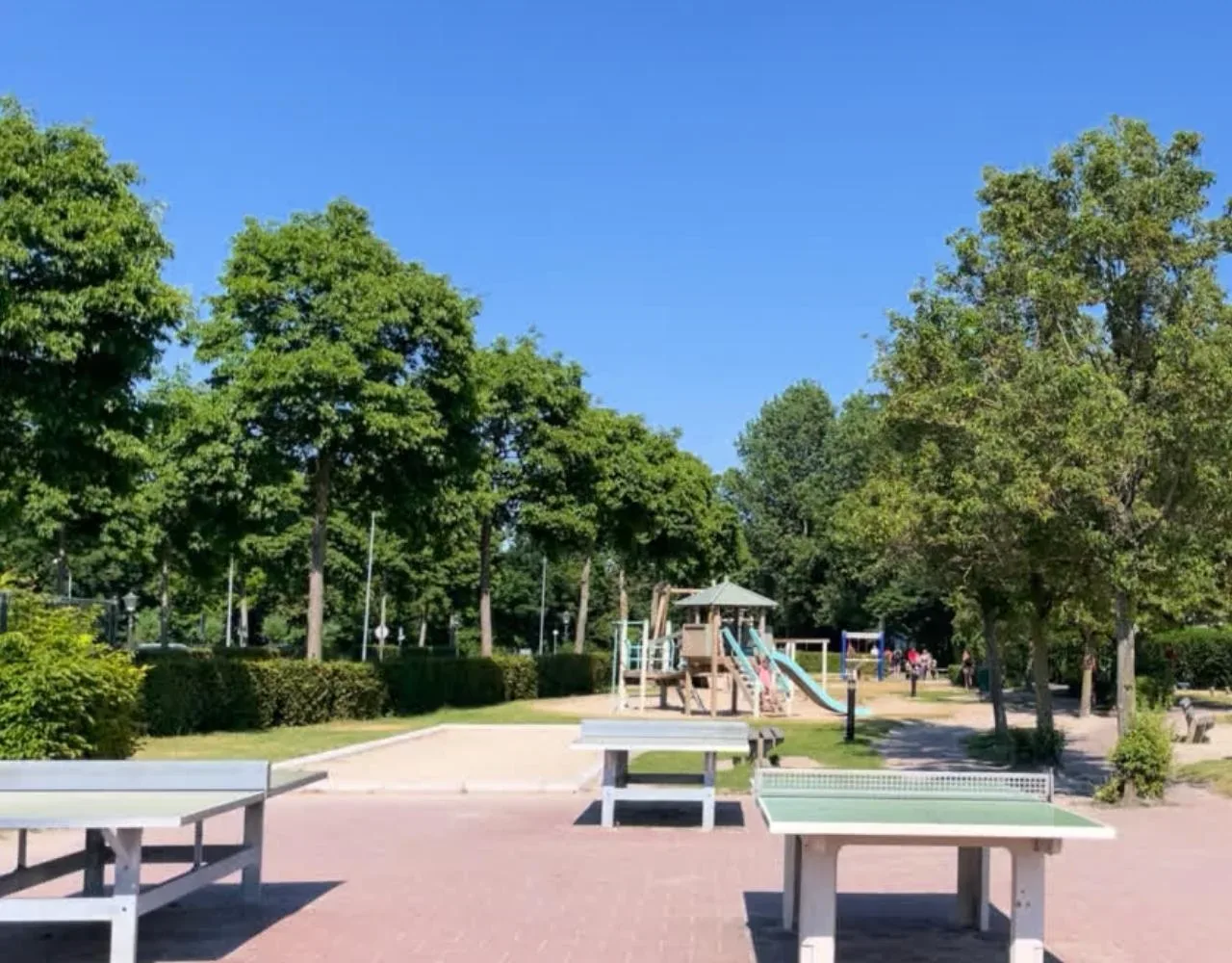 Roompot Beach Resort der große Spielplatz am Schwimmbad