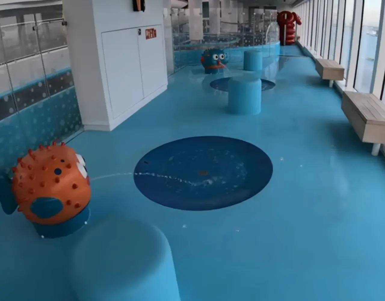 AIDAprima Babybecken mit Schwimmwindeln