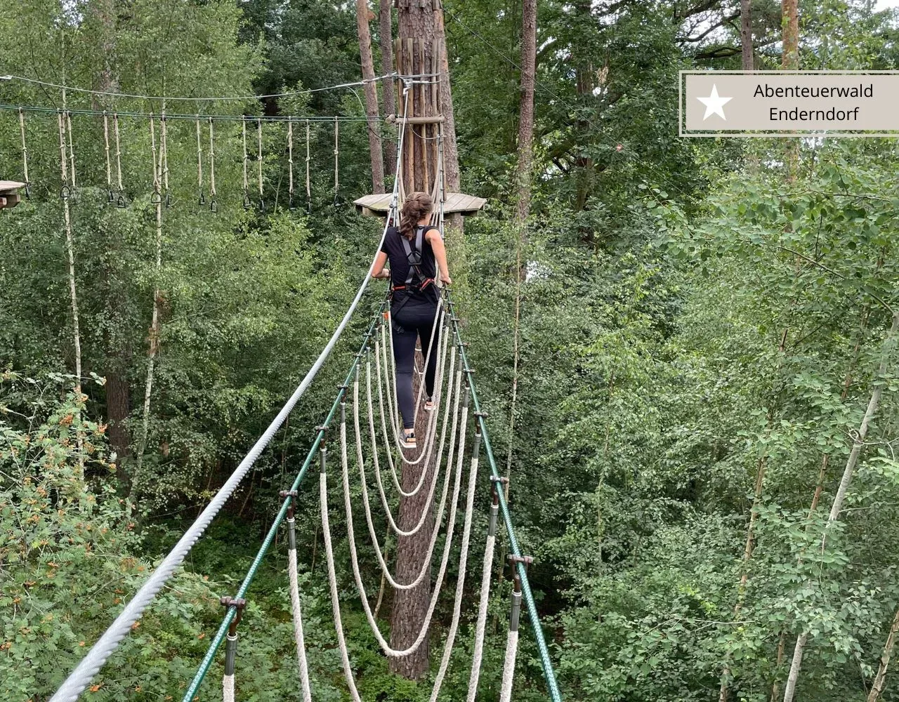 Katharina im Hochseilgarten am im Brombachseeurlaub