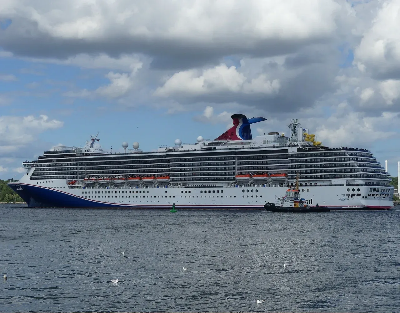 Kreuzfahrtschiffe in Kiel mit Kindern beobachten