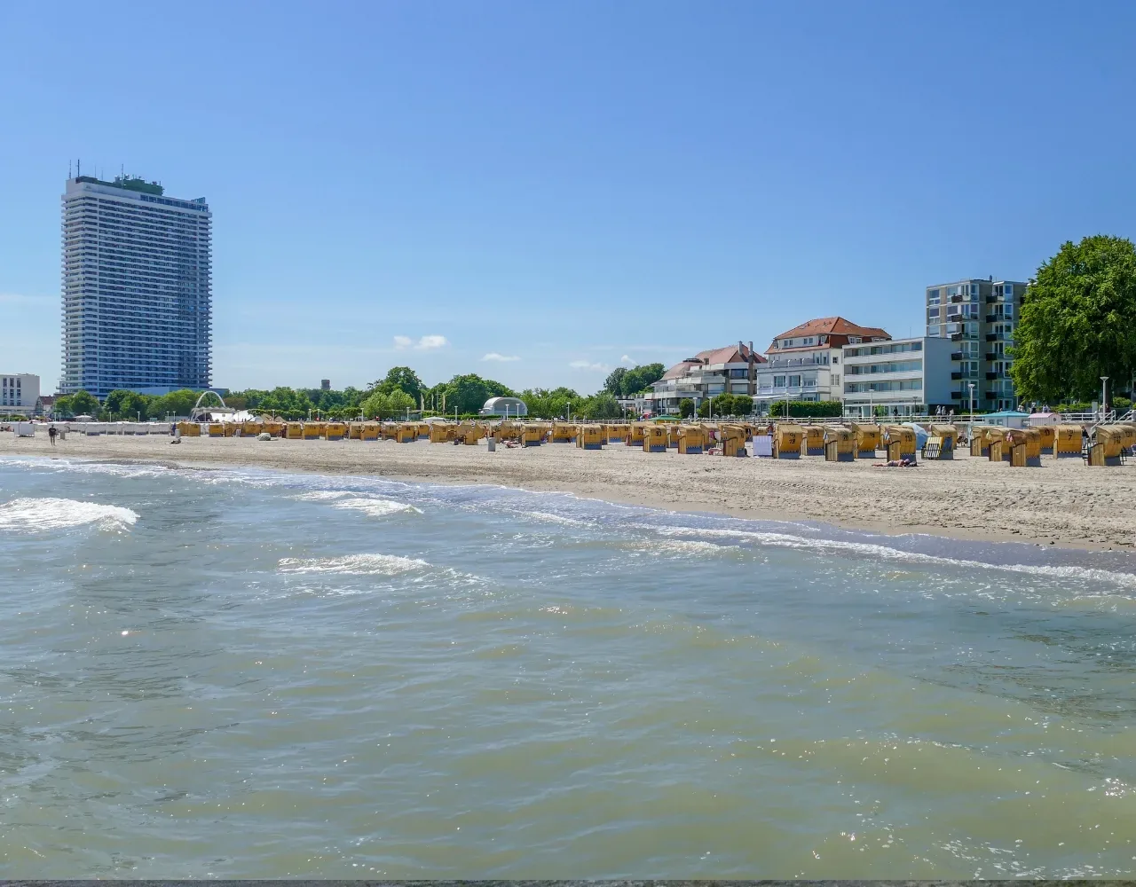 Lübeck mit Kindern -Strand von Travemünde bei Flut