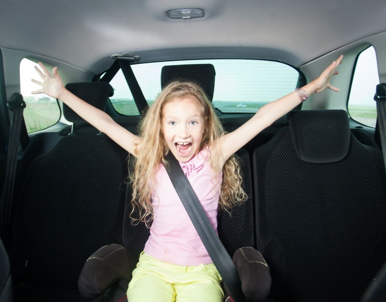 So macht Autofahren Spaß - Sonnenschutz für Kinder im Auto mit