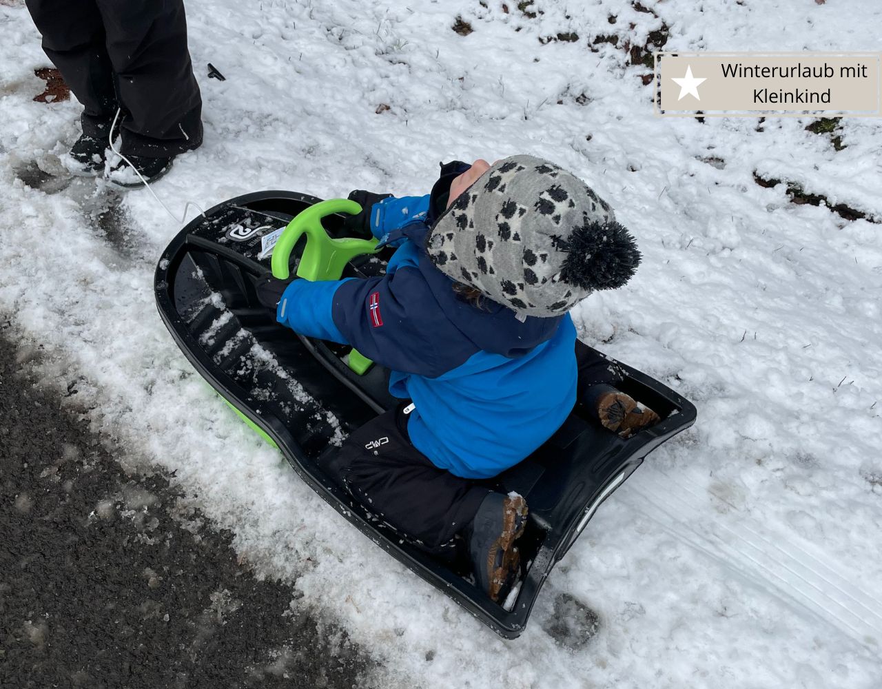 Winterurlaub mit Kleinkind in Deutschland im Schnee