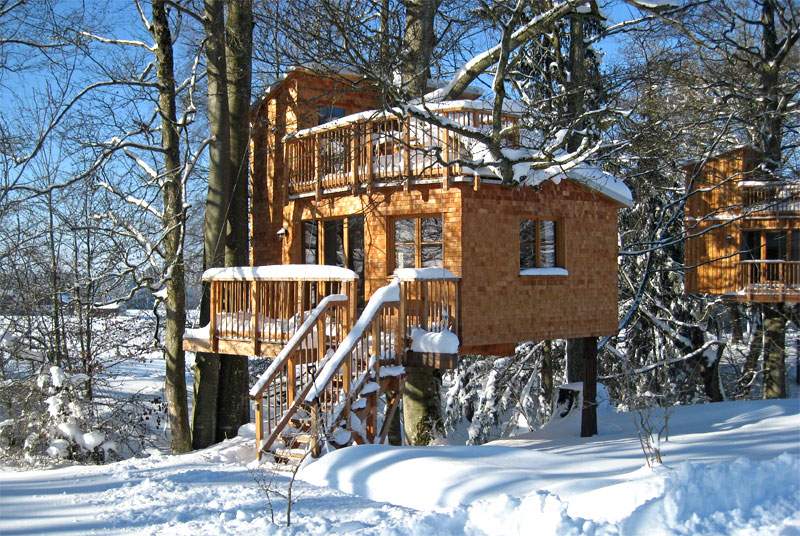 Baumhäuser im Allgäu in bayern - im Winter