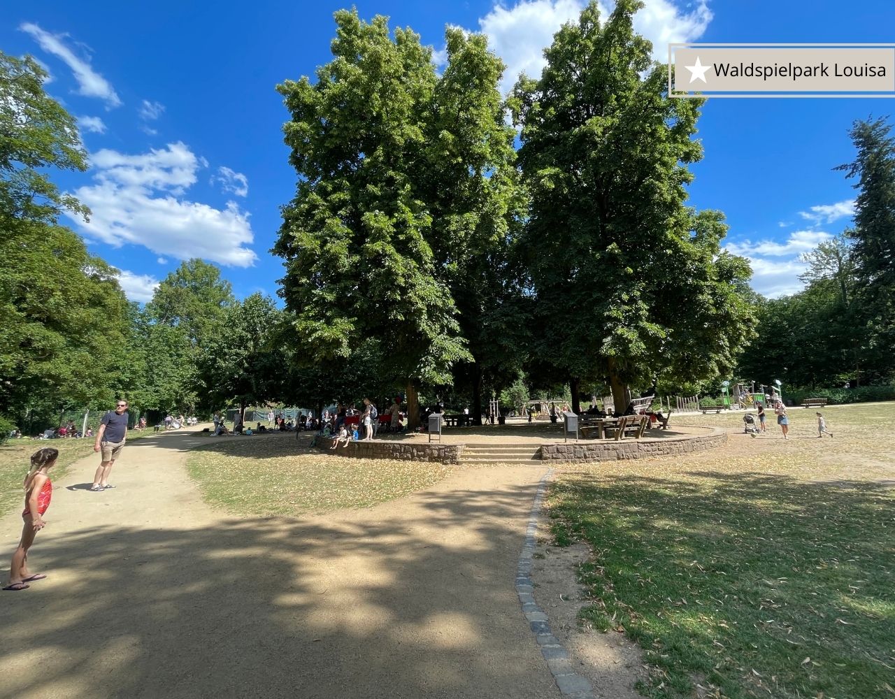 Waldspielpark Louisa in Frankfurt Niederrad mit Picknick-Wiesen für Kindergeburtstage und Schatten
