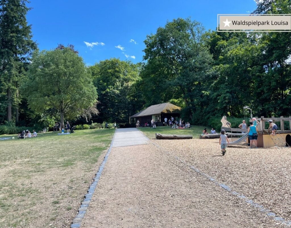 Waldspielpark Louisa in Frankfurt Niederrad mit großer Parkanlage