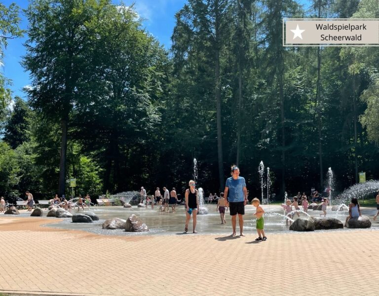 beste Spielplätze in Frankfurt - Waldspielplatz Scheerwald mit Wasserspielplatz