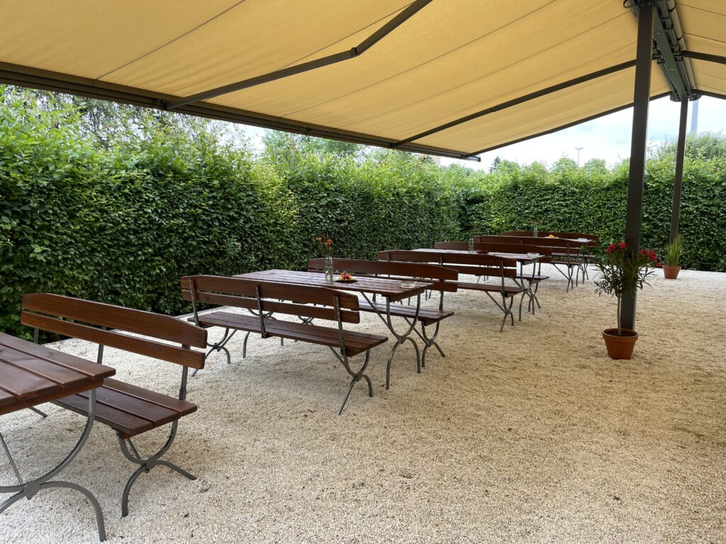 Gaststätte Niddapark mit Terrasse