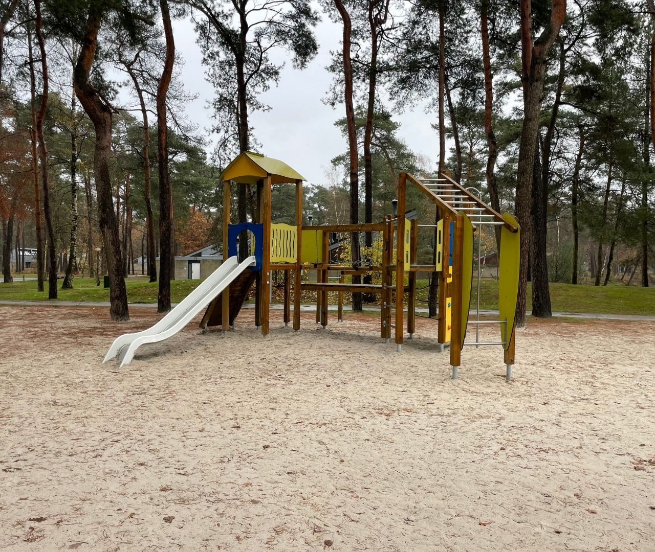 Het Vennenbos und Umgebung der Spielplatz