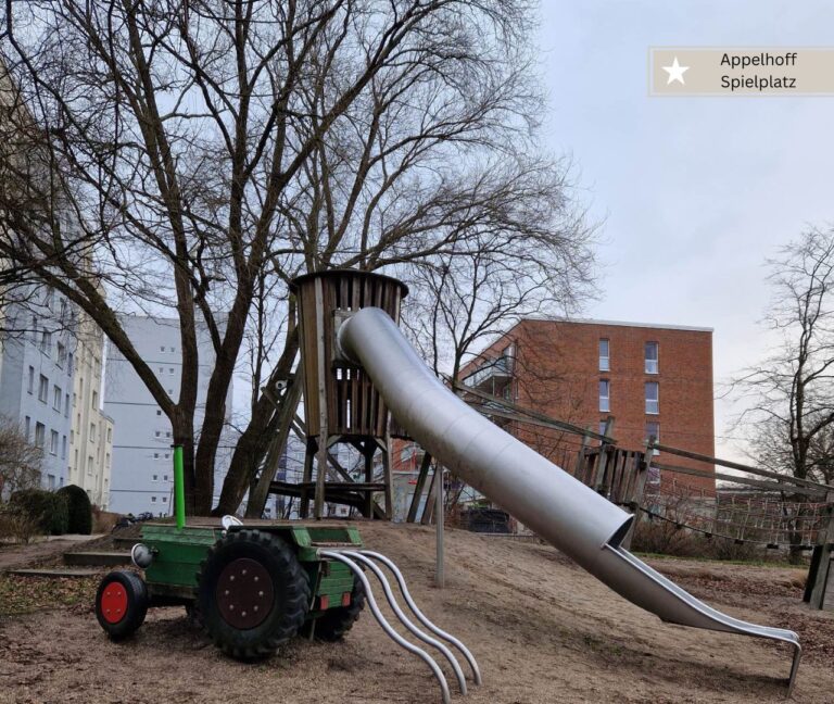 Spielplätze in Hamburg Appelhoff Spielplatz mit Traktor