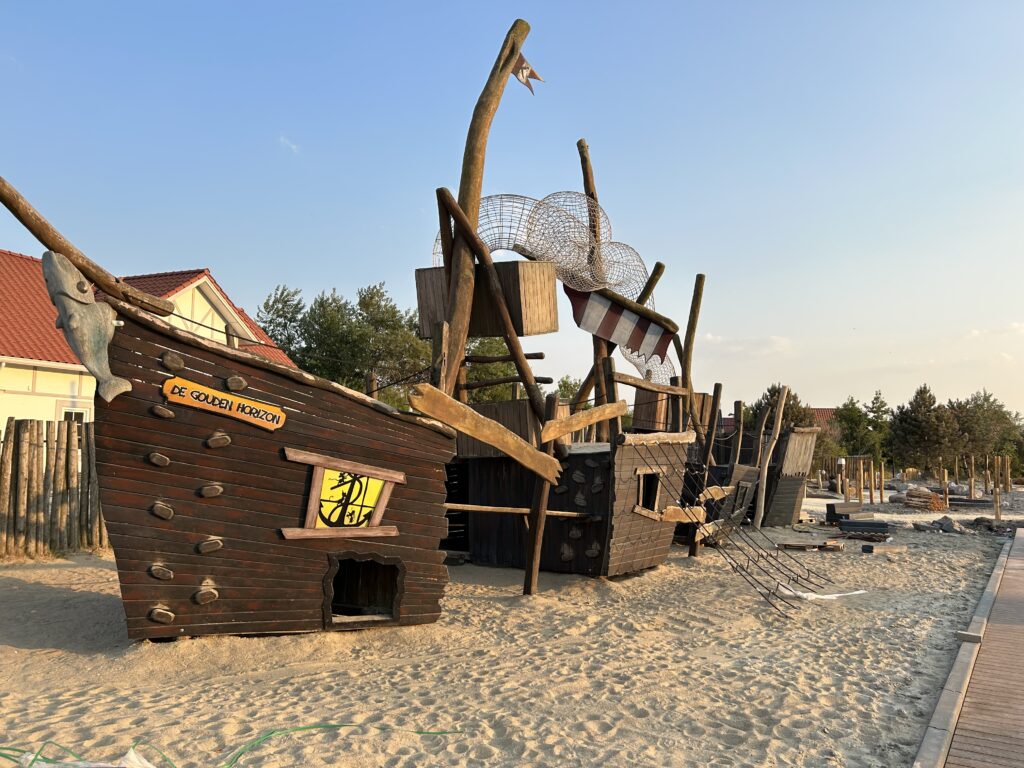 Der beste Roompot Ferienpark - Nordsee Residence Cadzand-Bad mit einem sehr coolen Spielplatz im Zentrum