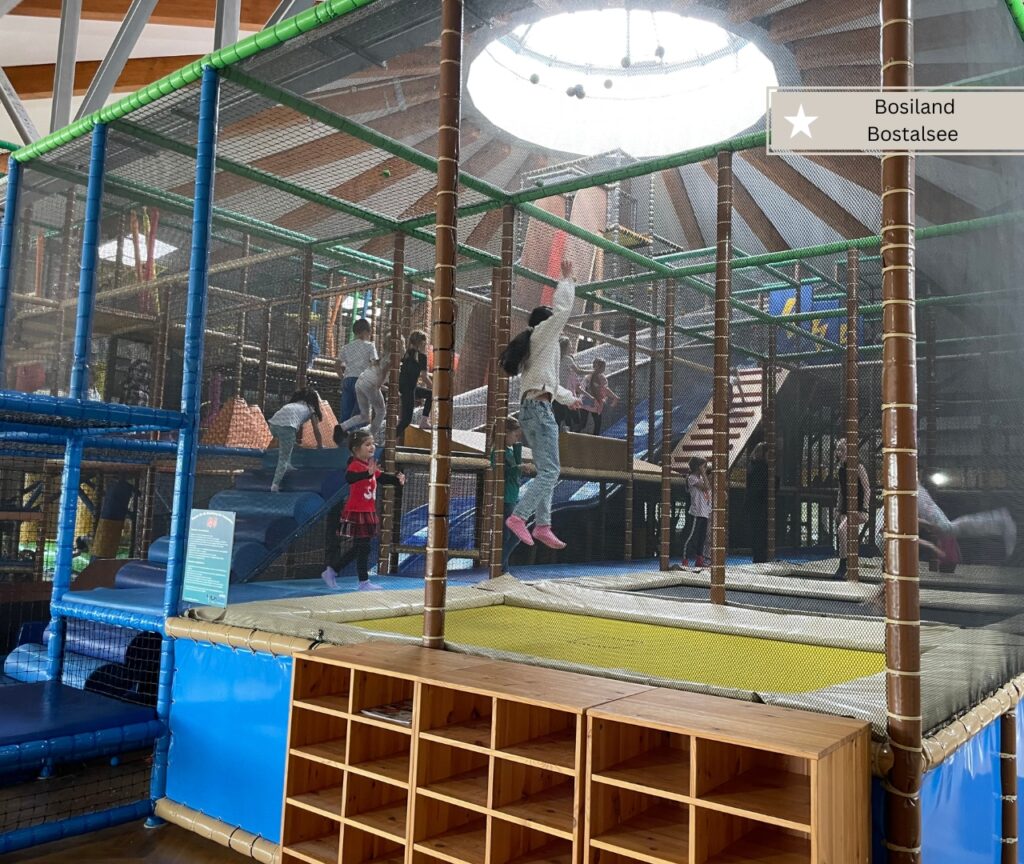 Bostalsee mit Kindern Indoorspielplatz Bosiland