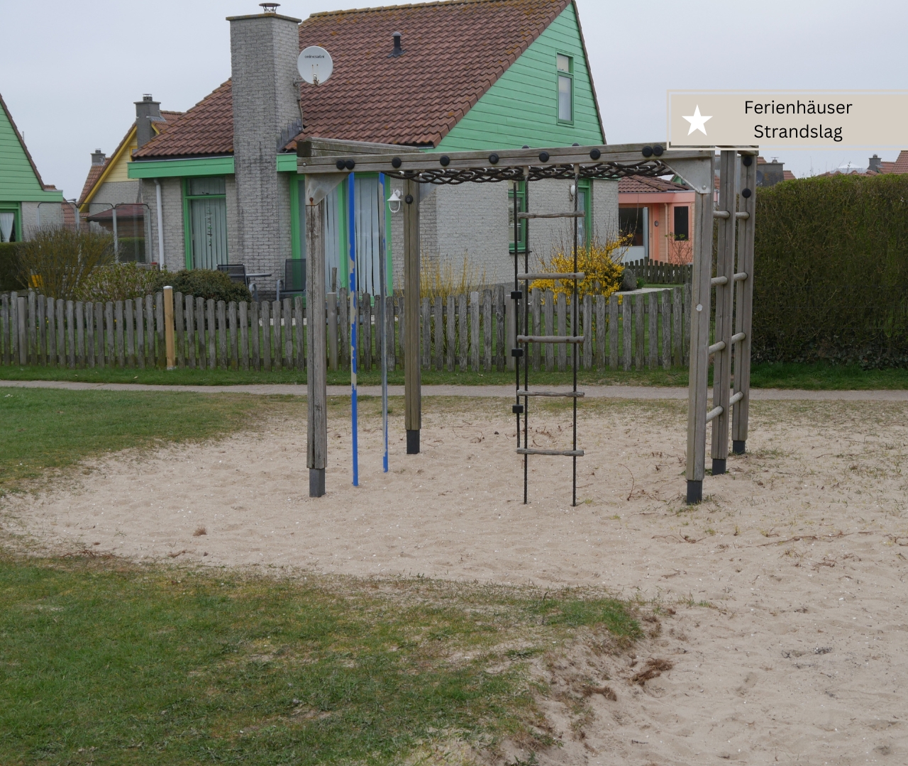 Beste Ferienhäuser in Julianadorp - Strandslag Ferienhaus am Spielplatz
