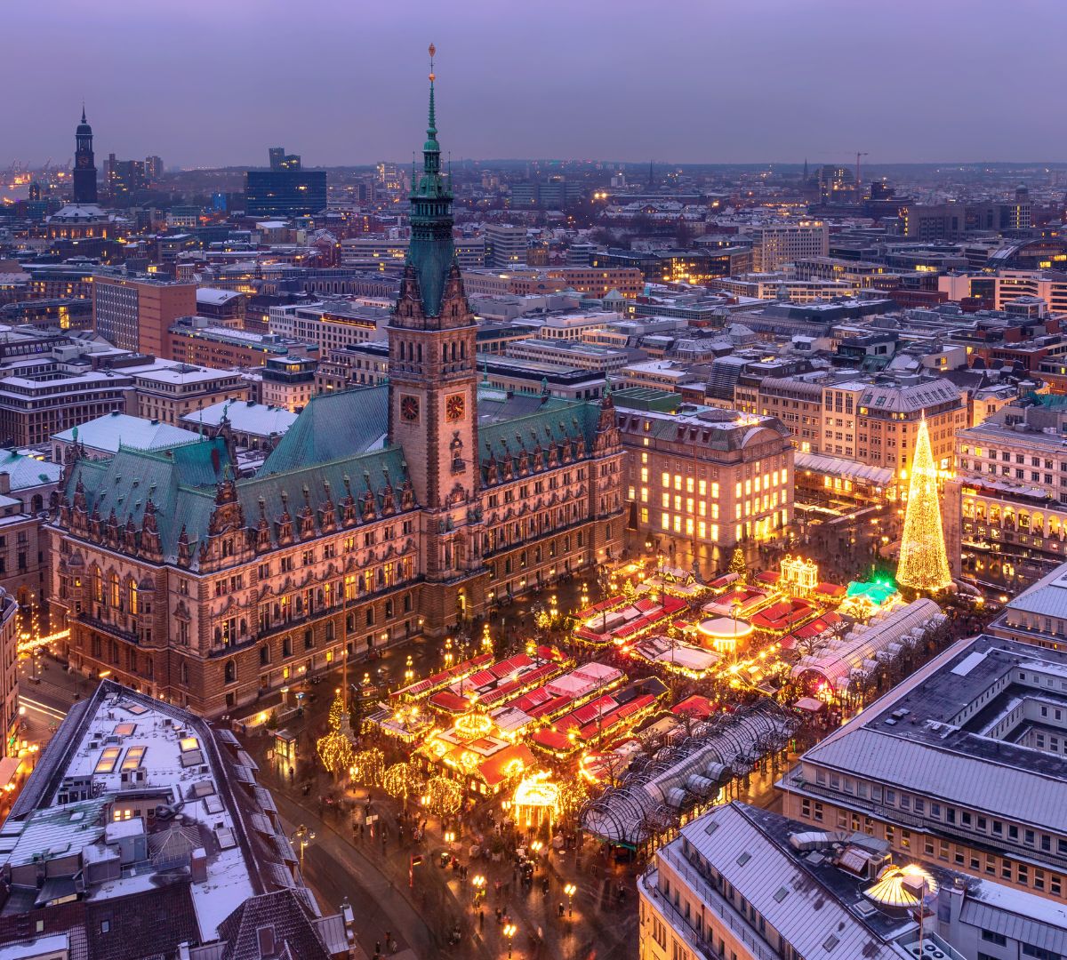 Weihnachtsmarkt in Hamburg von oben